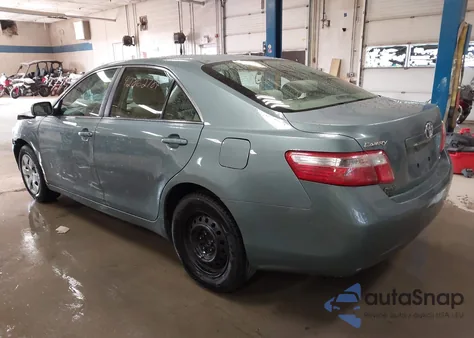 2007 Toyota Camry Le z USA, uszkodzony, nr VIN 4T1BE46K77U557013